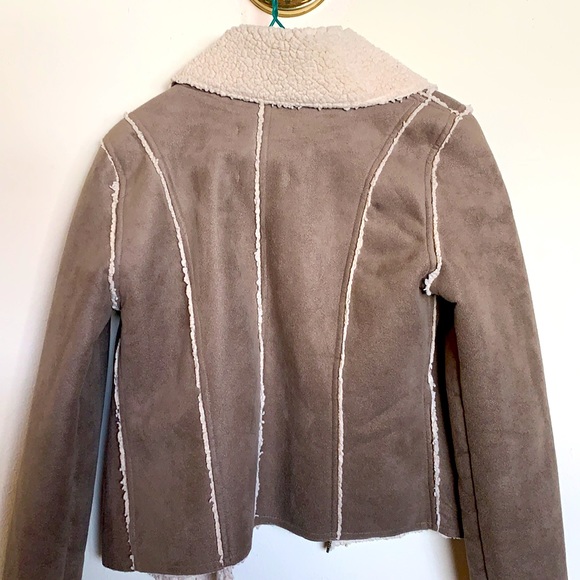 Small suede zip up jacket with fleece inside - Picture 4 of 6